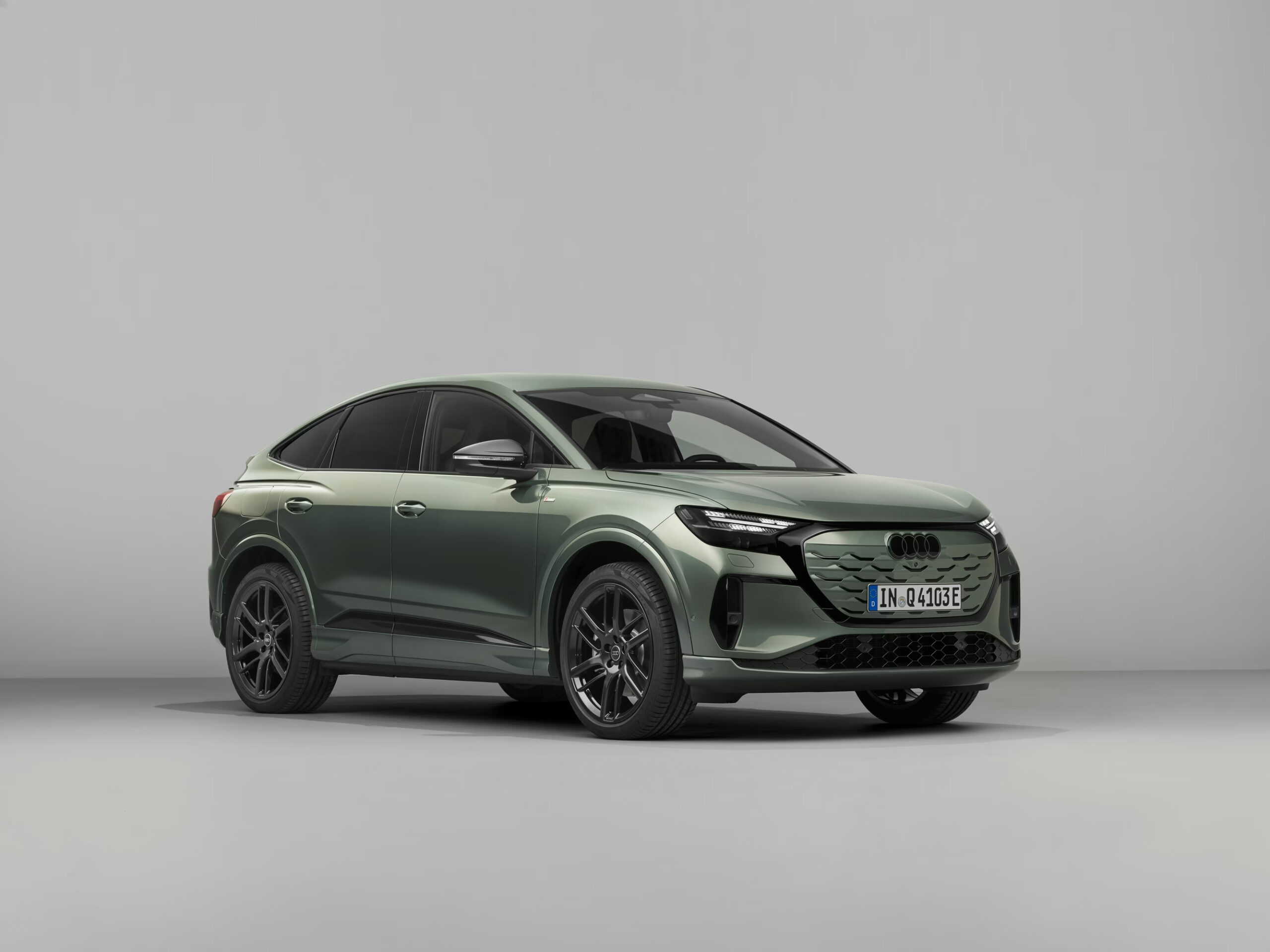 Yeni Nesil Lüks ve Elektrik: Audi Q4 e-tron ile Tanışın